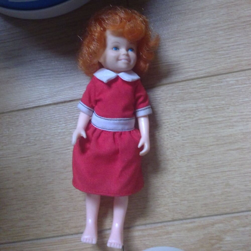 Annie doll 1982